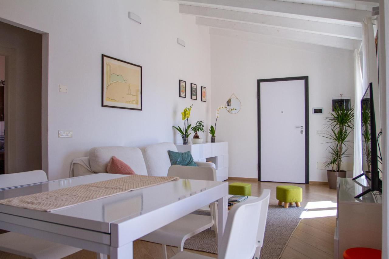 Waterfront Apartment Olbia Buitenkant foto