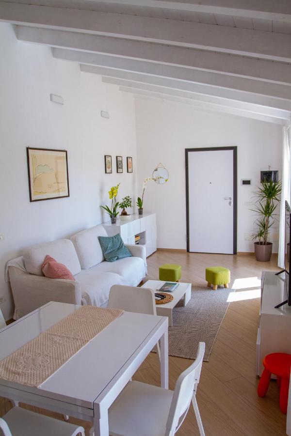 Waterfront Apartment Olbia Buitenkant foto